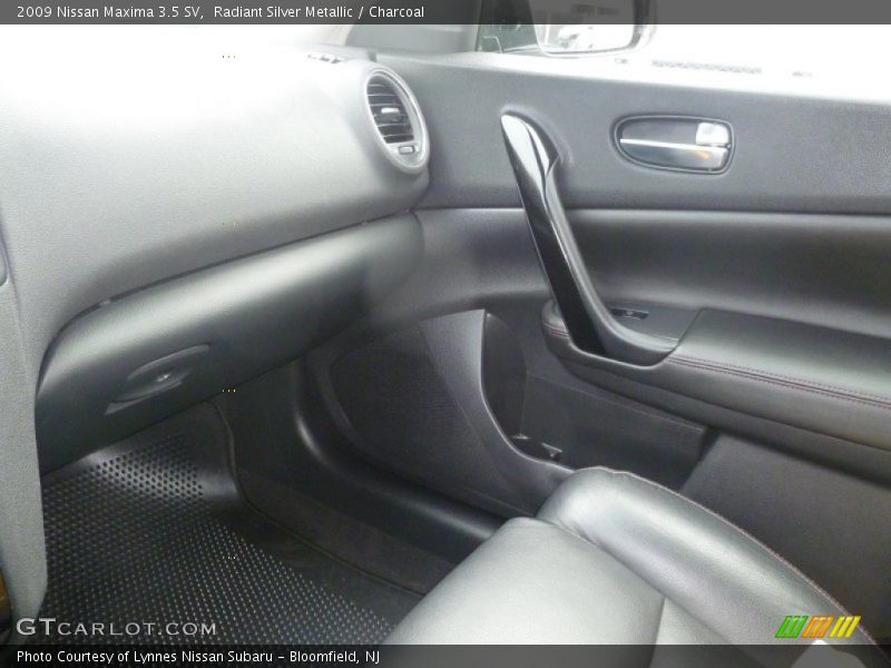 Radiant Silver Metallic / Charcoal 2009 Nissan Maxima 3.5 SV