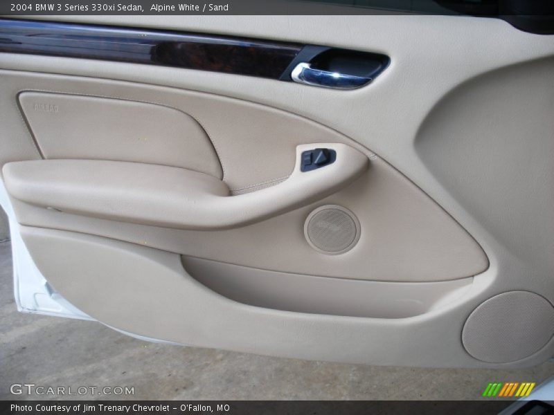 Alpine White / Sand 2004 BMW 3 Series 330xi Sedan