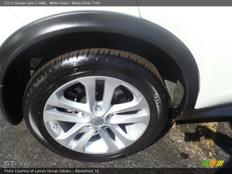 White Pearl / Black/Silver Trim 2011 Nissan Juke S AWD
