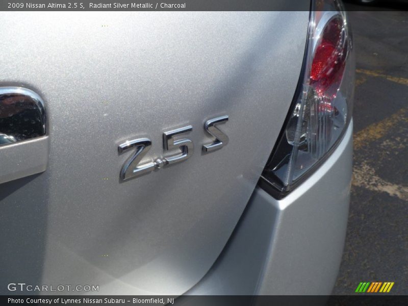Radiant Silver Metallic / Charcoal 2009 Nissan Altima 2.5 S