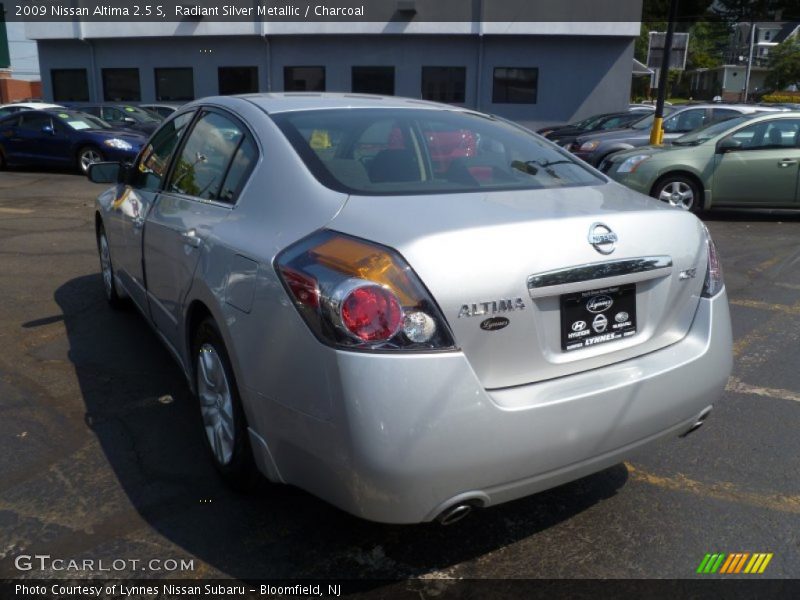 Radiant Silver Metallic / Charcoal 2009 Nissan Altima 2.5 S