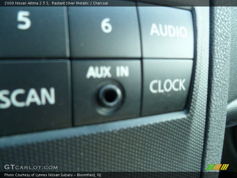 Radiant Silver Metallic / Charcoal 2009 Nissan Altima 2.5 S