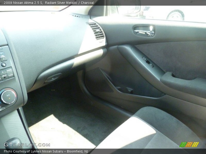 Radiant Silver Metallic / Charcoal 2009 Nissan Altima 2.5 S