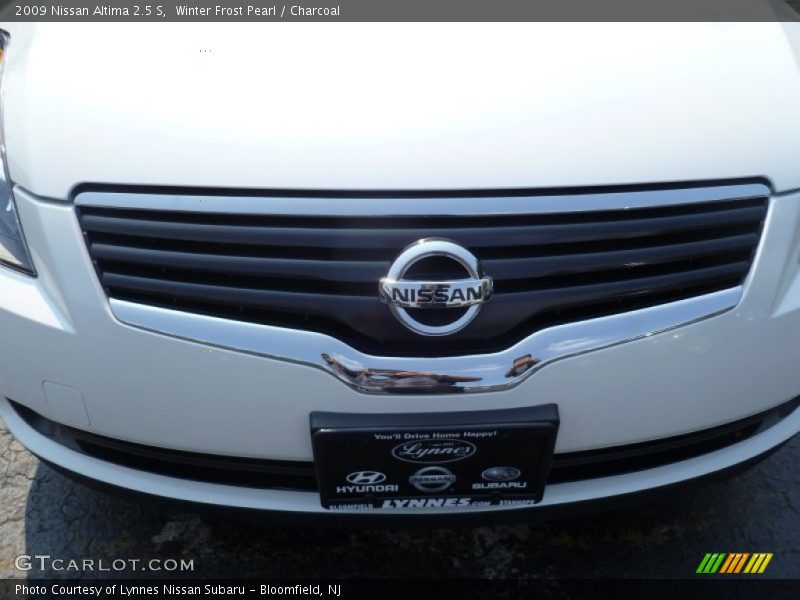 Winter Frost Pearl / Charcoal 2009 Nissan Altima 2.5 S
