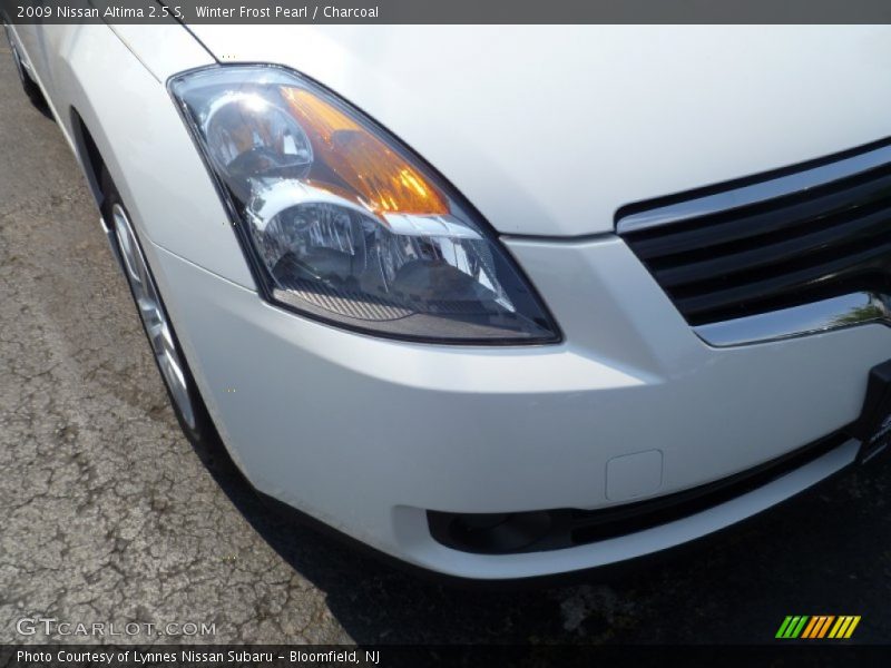 Winter Frost Pearl / Charcoal 2009 Nissan Altima 2.5 S