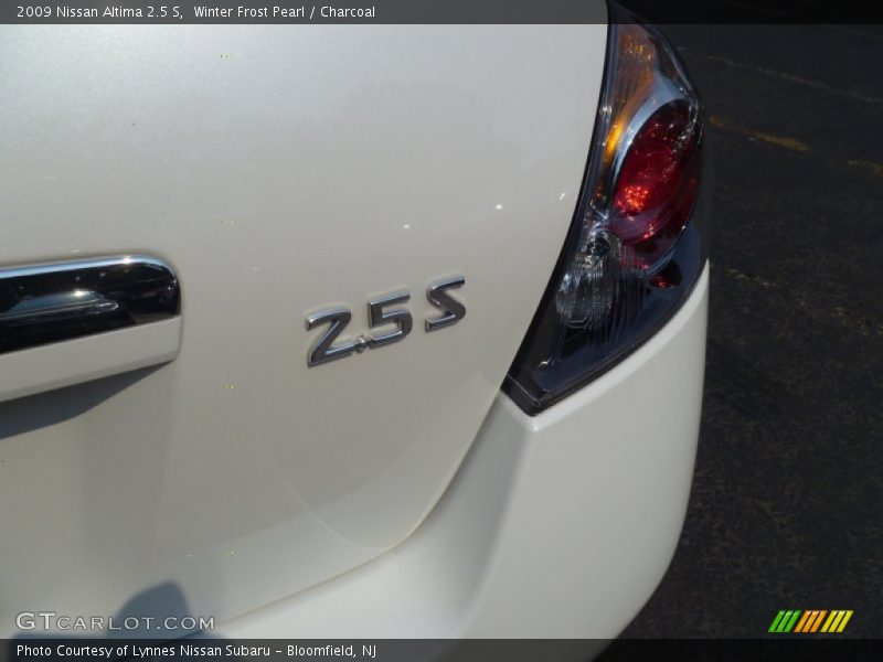 Winter Frost Pearl / Charcoal 2009 Nissan Altima 2.5 S