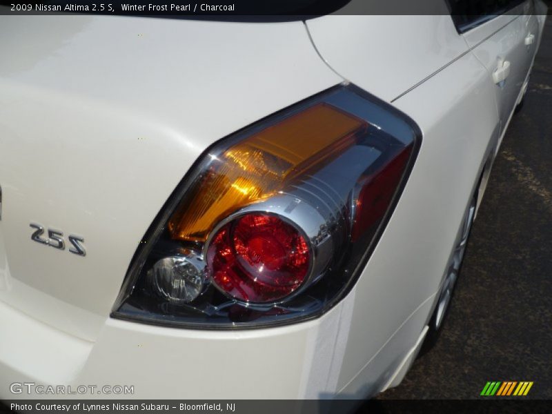 Winter Frost Pearl / Charcoal 2009 Nissan Altima 2.5 S