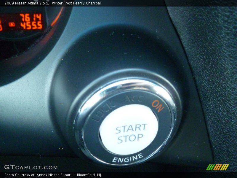 Winter Frost Pearl / Charcoal 2009 Nissan Altima 2.5 S