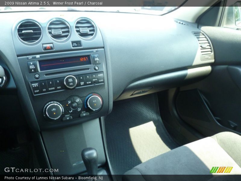 Winter Frost Pearl / Charcoal 2009 Nissan Altima 2.5 S
