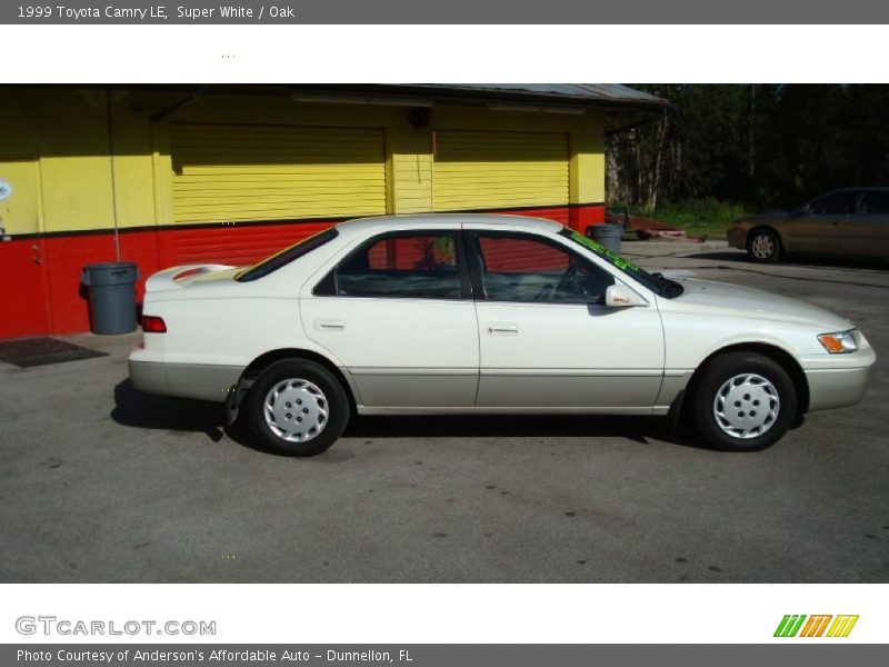 Super White / Oak 1999 Toyota Camry LE