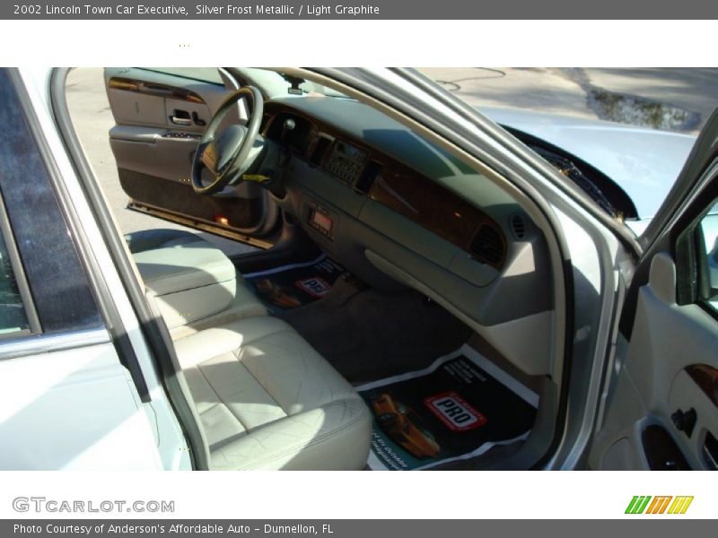 Silver Frost Metallic / Light Graphite 2002 Lincoln Town Car Executive