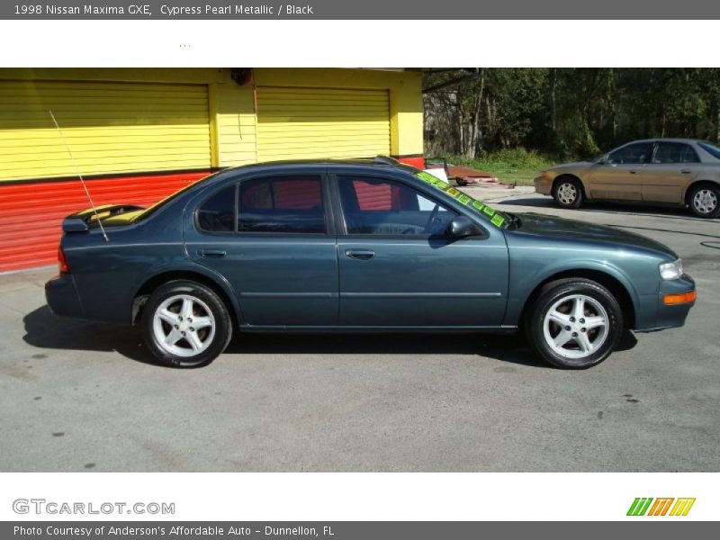 Cypress Pearl Metallic / Black 1998 Nissan Maxima GXE