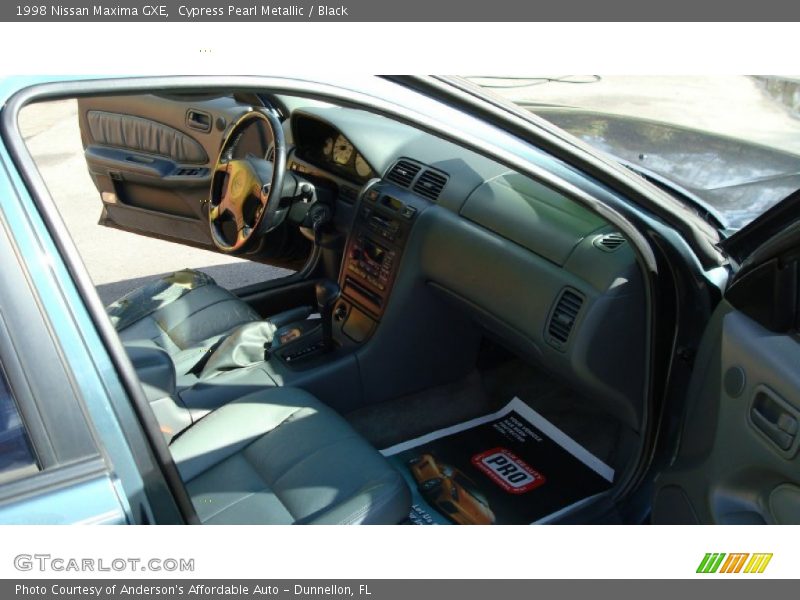Cypress Pearl Metallic / Black 1998 Nissan Maxima GXE