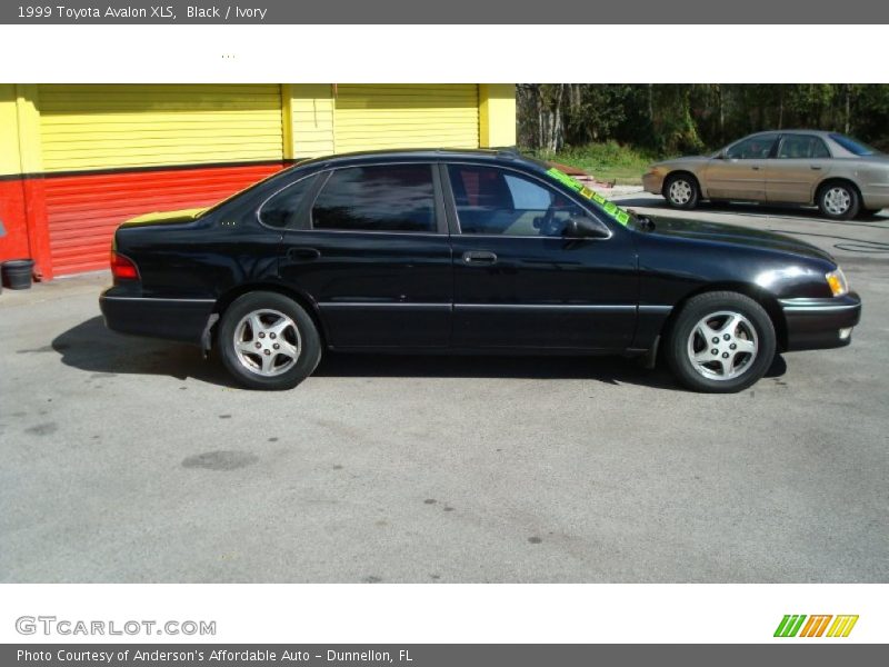 Black / Ivory 1999 Toyota Avalon XLS