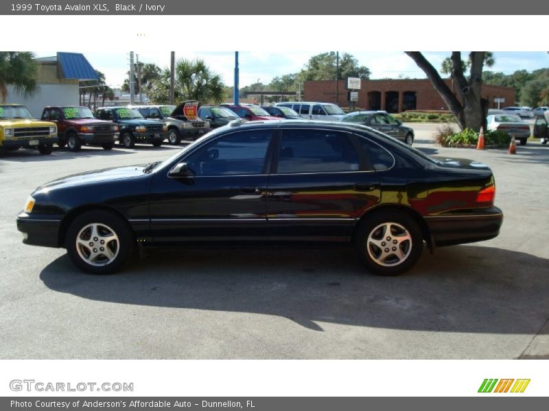Black / Ivory 1999 Toyota Avalon XLS