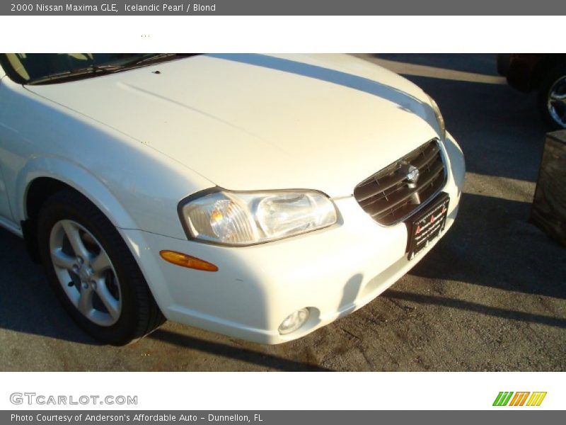 Icelandic Pearl / Blond 2000 Nissan Maxima GLE