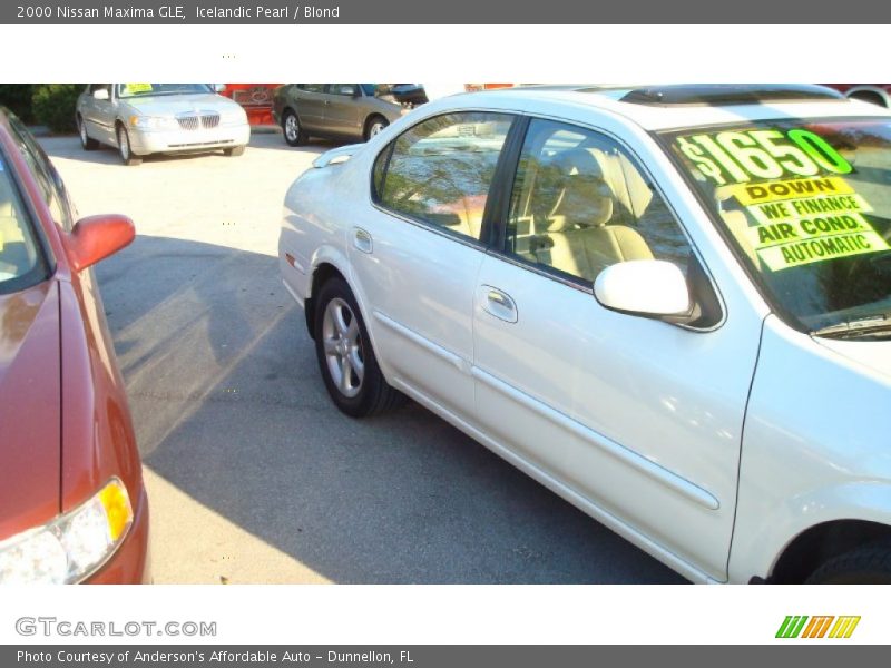 Icelandic Pearl / Blond 2000 Nissan Maxima GLE