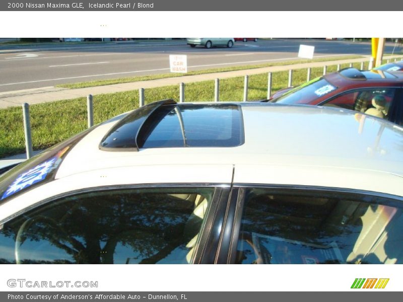 Icelandic Pearl / Blond 2000 Nissan Maxima GLE
