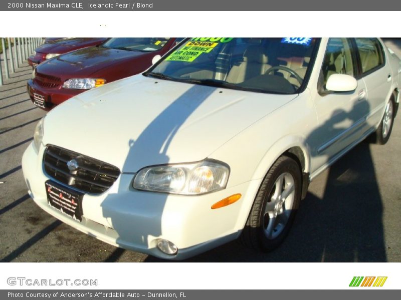 Icelandic Pearl / Blond 2000 Nissan Maxima GLE