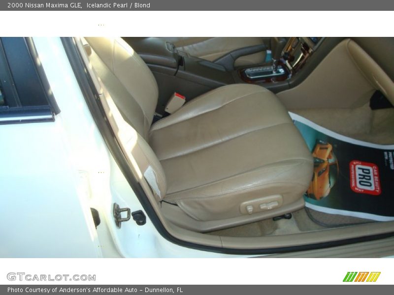 Icelandic Pearl / Blond 2000 Nissan Maxima GLE