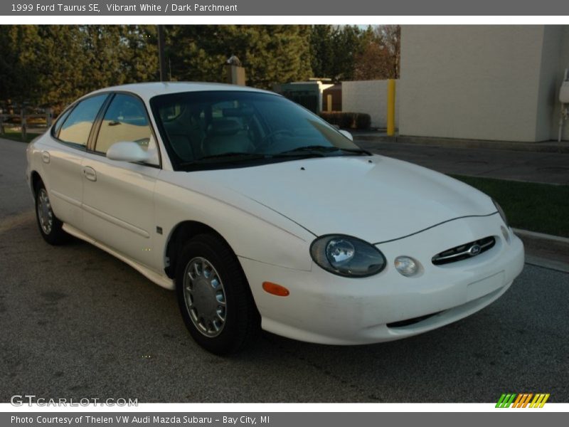 Vibrant White / Dark Parchment 1999 Ford Taurus SE