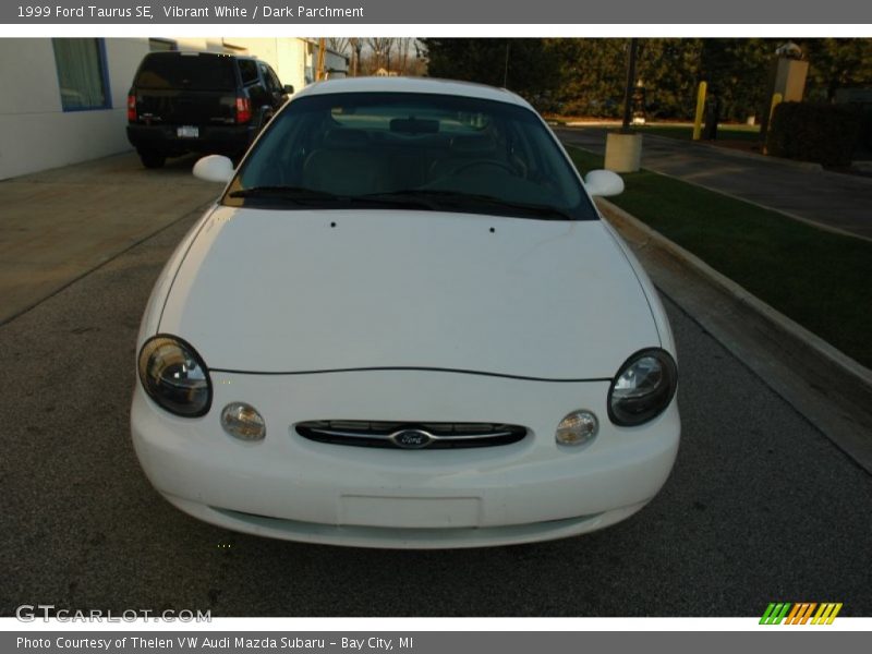 Vibrant White / Dark Parchment 1999 Ford Taurus SE