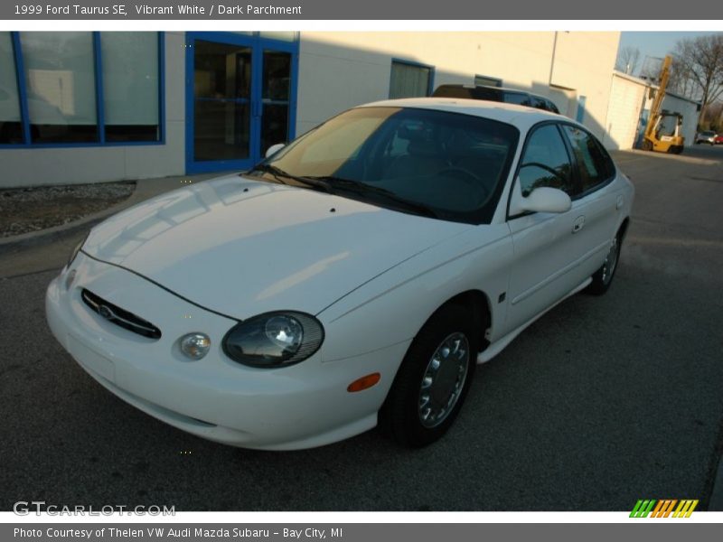 Vibrant White / Dark Parchment 1999 Ford Taurus SE