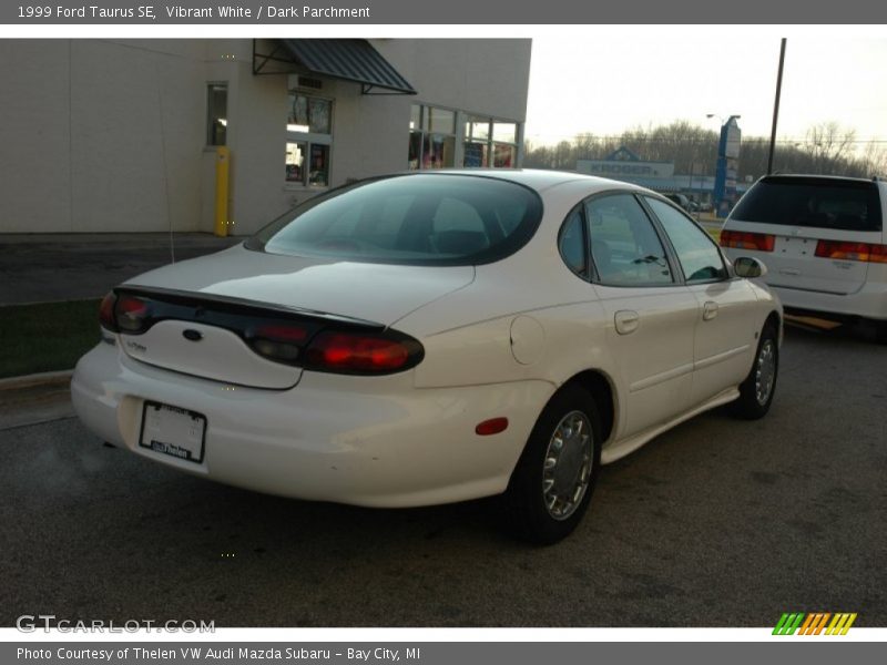 Vibrant White / Dark Parchment 1999 Ford Taurus SE