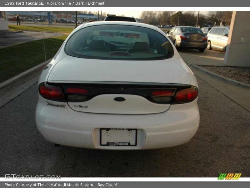 Vibrant White / Dark Parchment 1999 Ford Taurus SE
