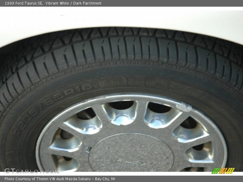 Vibrant White / Dark Parchment 1999 Ford Taurus SE
