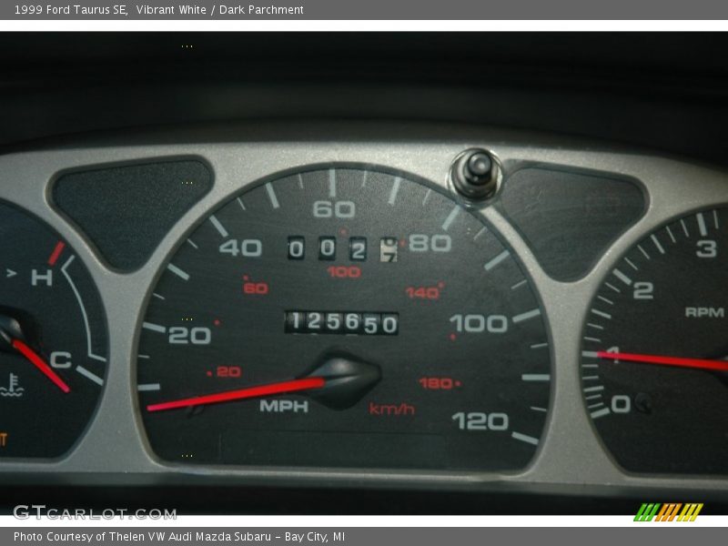 Vibrant White / Dark Parchment 1999 Ford Taurus SE