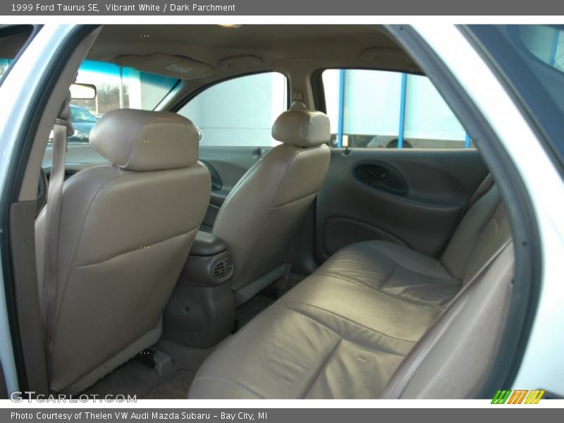 Vibrant White / Dark Parchment 1999 Ford Taurus SE