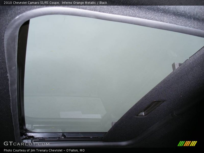 Sunroof of 2010 Camaro SS/RS Coupe