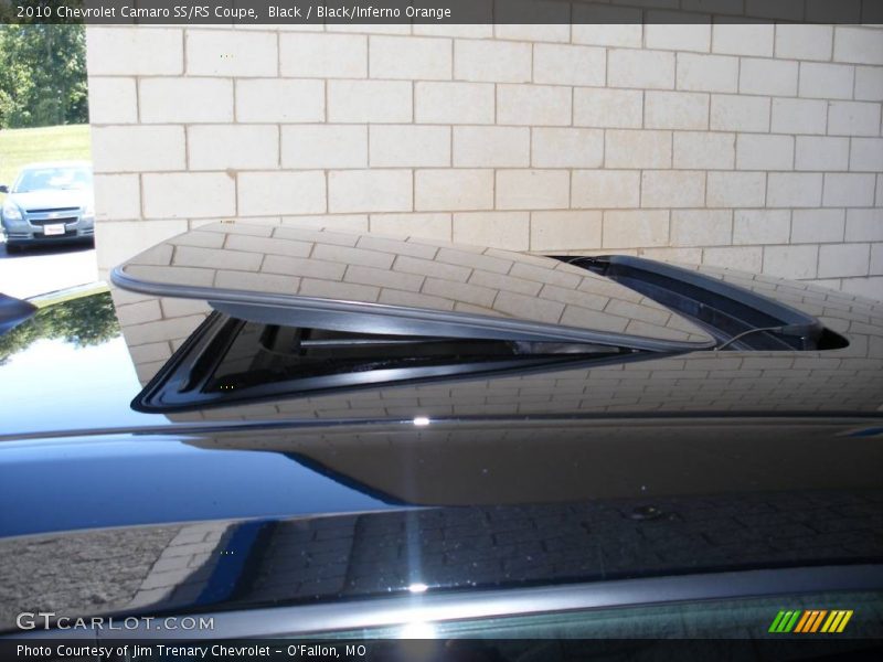Sunroof of 2010 Camaro SS/RS Coupe