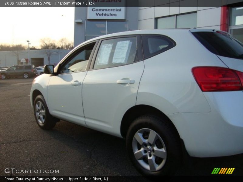 Phantom White / Black 2009 Nissan Rogue S AWD