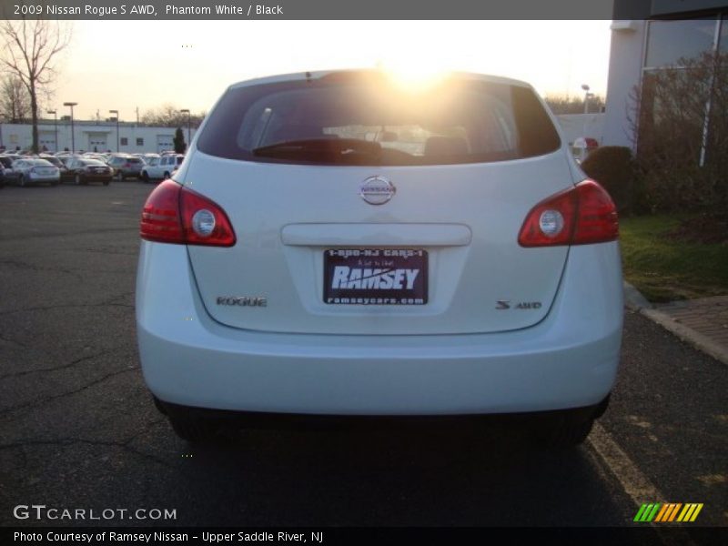 Phantom White / Black 2009 Nissan Rogue S AWD