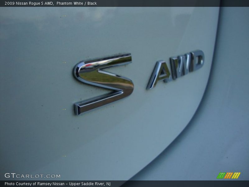 Phantom White / Black 2009 Nissan Rogue S AWD