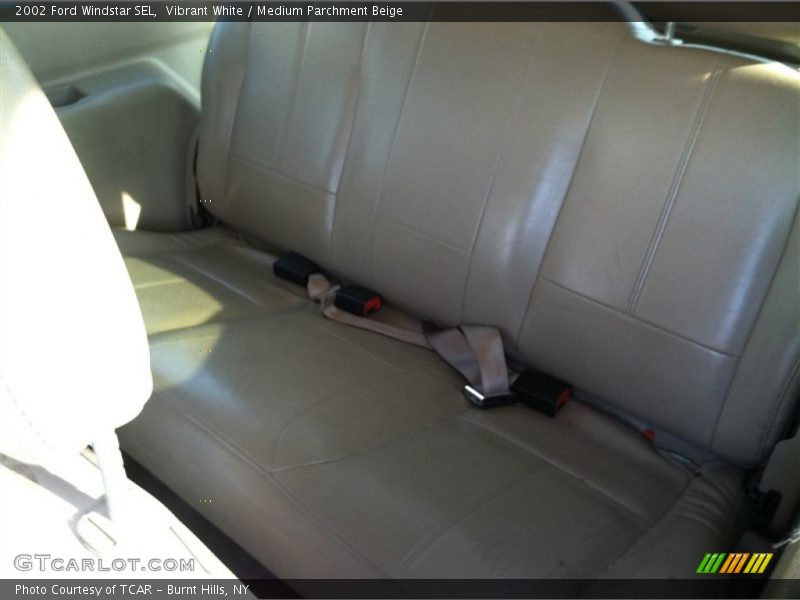 Vibrant White / Medium Parchment Beige 2002 Ford Windstar SEL