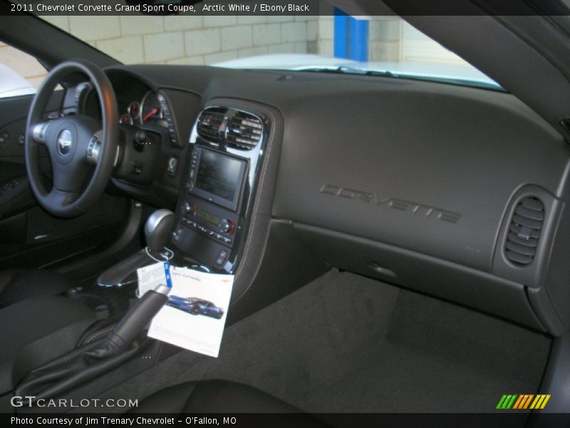 Arctic White / Ebony Black 2011 Chevrolet Corvette Grand Sport Coupe