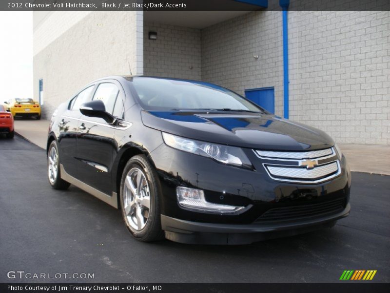 Front 3/4 View of 2012 Volt Hatchback