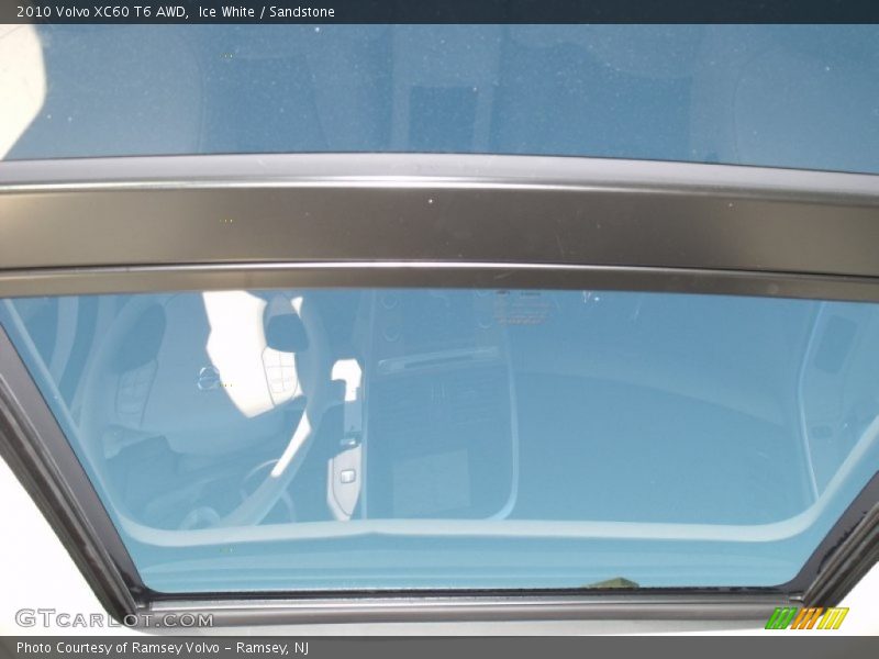 Ice White / Sandstone 2010 Volvo XC60 T6 AWD