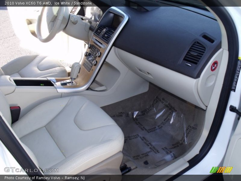 Ice White / Sandstone 2010 Volvo XC60 T6 AWD