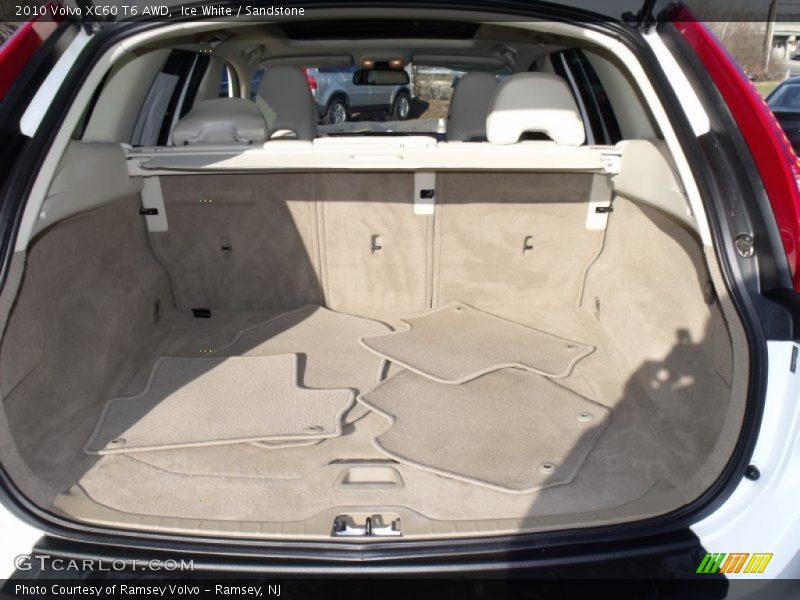Ice White / Sandstone 2010 Volvo XC60 T6 AWD