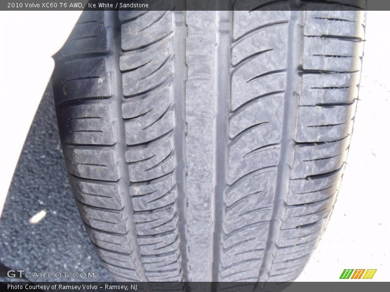 Ice White / Sandstone 2010 Volvo XC60 T6 AWD