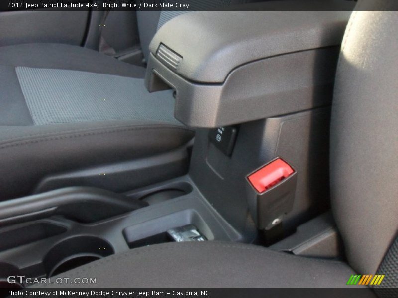 Bright White / Dark Slate Gray 2012 Jeep Patriot Latitude 4x4