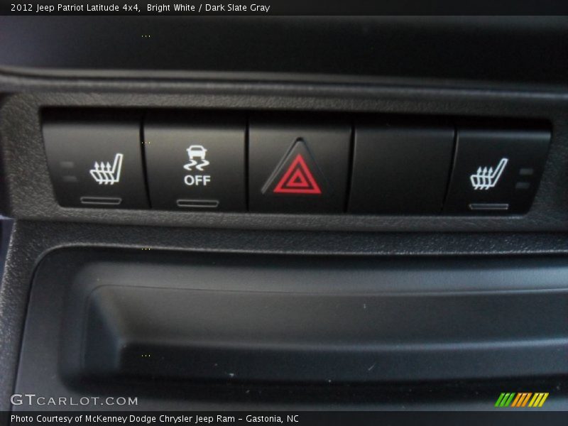 Bright White / Dark Slate Gray 2012 Jeep Patriot Latitude 4x4