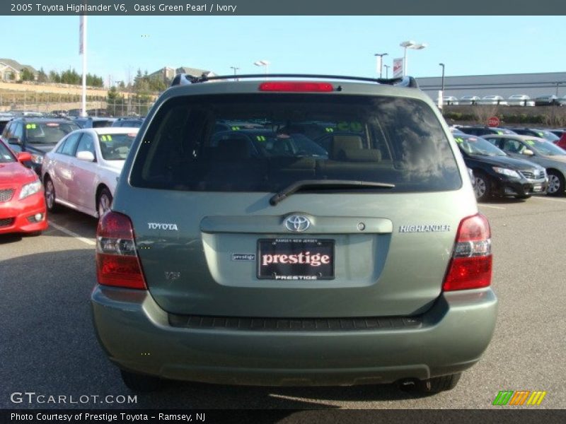 Oasis Green Pearl / Ivory 2005 Toyota Highlander V6