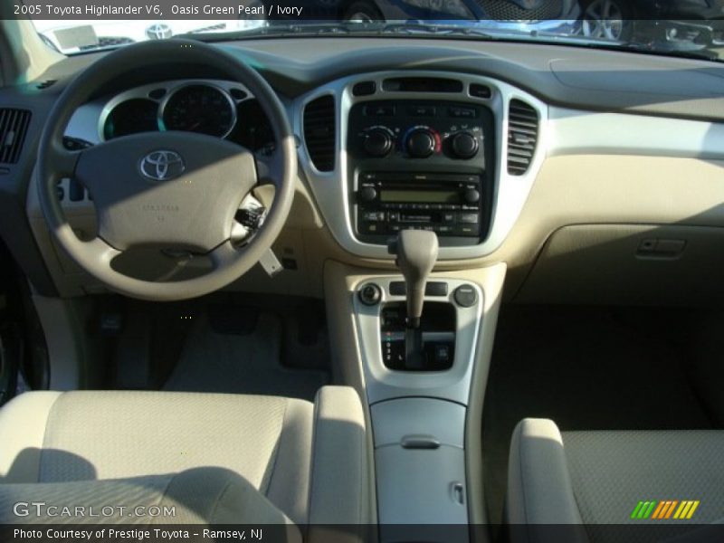 Oasis Green Pearl / Ivory 2005 Toyota Highlander V6