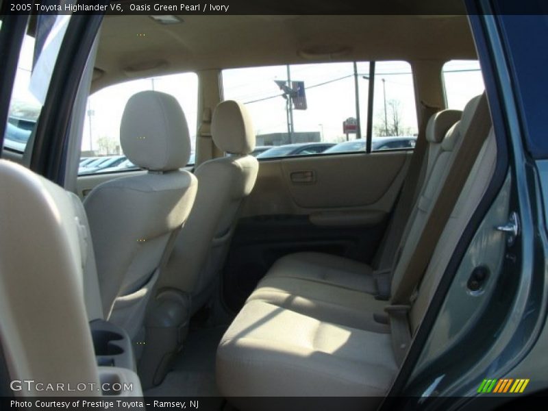 Oasis Green Pearl / Ivory 2005 Toyota Highlander V6