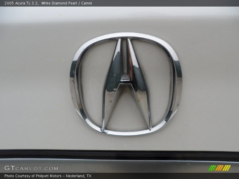 White Diamond Pearl / Camel 2005 Acura TL 3.2